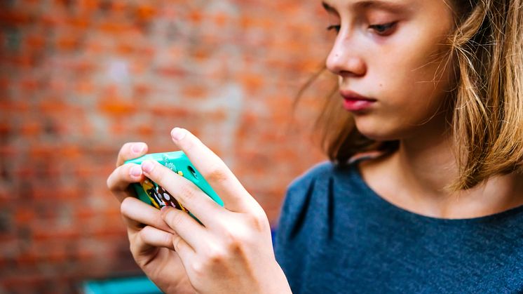 Young women are significantly more likely to suffer from depressive symptoms than young men. Image: Yulia Grigoreva/Shutterstock