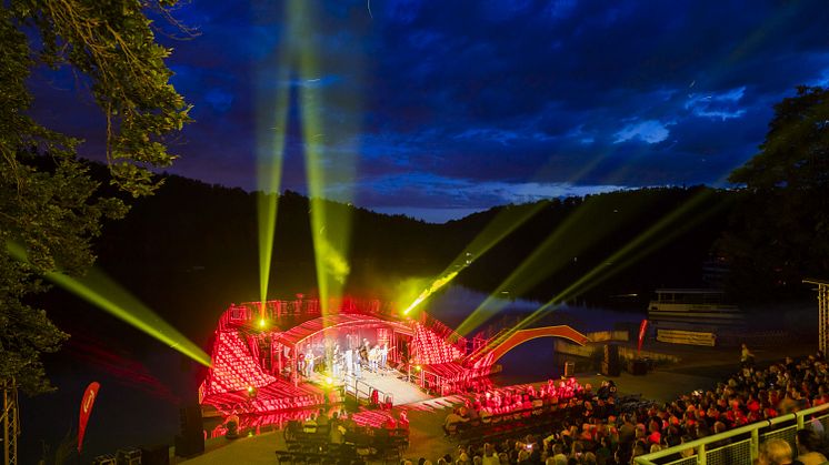 BurgenLandKlänge: Konzert auf der Seebühne Kriebstein - Foto: Sylvio Diettrich