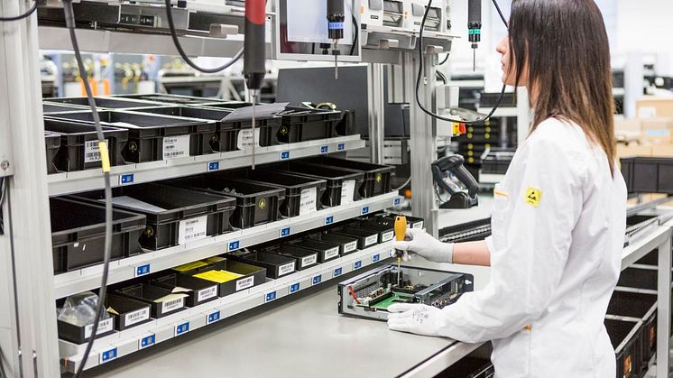 B&R’s produktionspersonal stöds redan av diverse hjälpsystem så som digitala arbetsinstruktioner, utbildningsvideor och ”pick-by-light” vägledning.