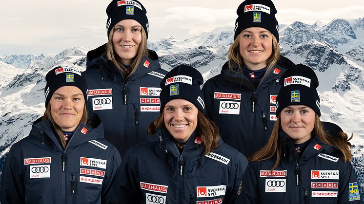 (Från vä bakre rad) Estelle Alphand, Hanna Aronssin Elfman, Anna Swenn Larsson, Sara Hector och Lisa Nyberg utgör den svenska truppen i Killington. Foto: Ski Team Sweden Alpine