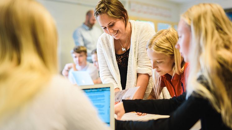 Elever och lärare från Erlaskolan.