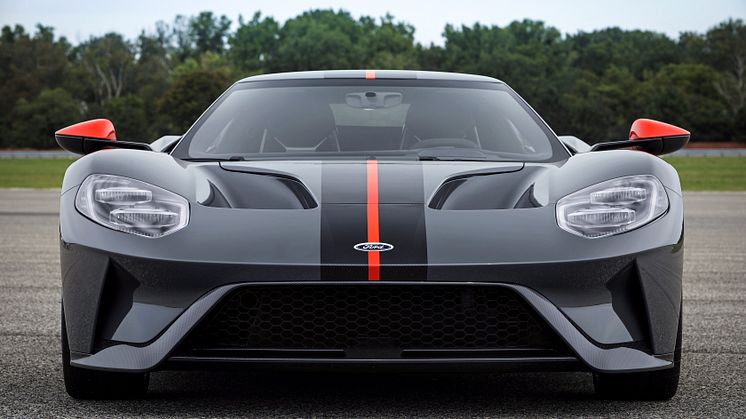 Nya Ford GT Carbon Series blir Fords lättaste superbil – med komfort till och från banan