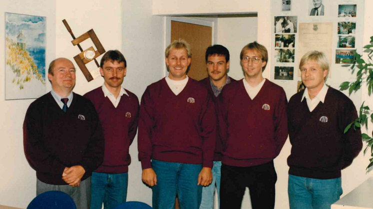 I de vinrøde trøjer ses Peter Kruuse (1. fra venstre) sammen med kollegaerne Henrik Bækgaard, Flemming Jensen og Jørgen Van Hoidoonk, som alle stadigvæk er i Carl Ras.