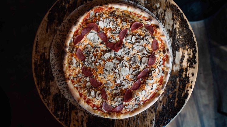 Vom 5. bis 9. Mai bei L’Osteria Pizza genießen und gleichzeitig Gutes tun