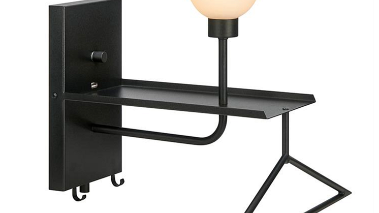 Vägglampa med hängare och USB-uttag