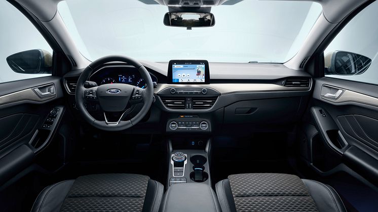 FORD_2018_FOCUS_TITANIUM_STUDIO_10