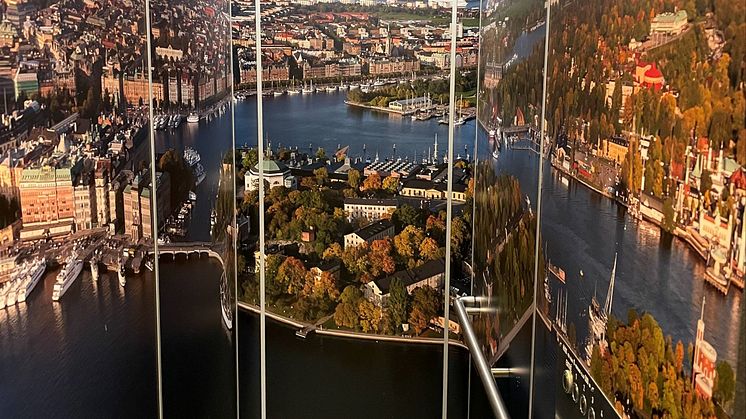 Stockholmsmotiv i Botkyrkabyggens hiss i Storvreten