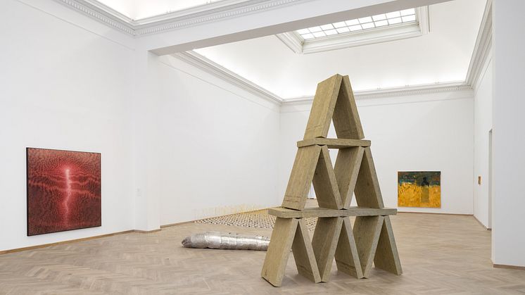 Kaja Lahoda, Exuviae/things stripped form a body, 2023. Anders Davidsen, Seende sol (I, II, III), 2023. Johannes Getatcho Arvidsson, U, I wanna let you know before I go, Abeba/Flower, 2023. Ida Schrader, Deadlock, 2023