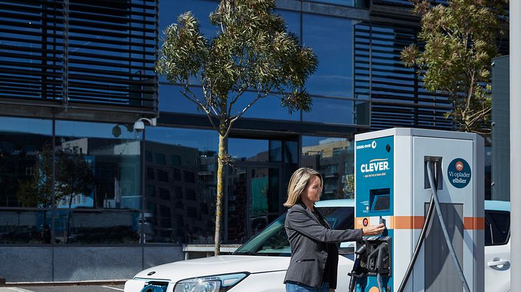 Med elbiloperatøren CLEVER som partner kan KIA nu tilbyde fremtidige kunder af el- og plug-in hybridbiler ubegrænset strøm til én fast pris.