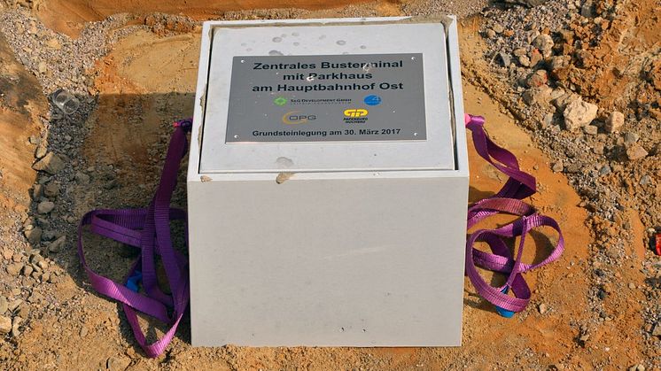 Grundstein mit Zeitkapsel