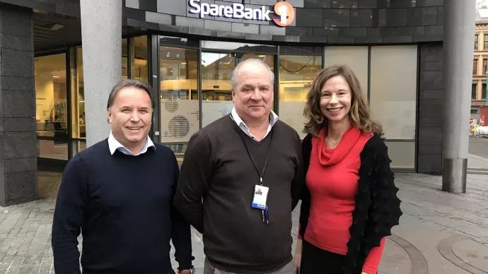 Fornøyde samarbeidspartnere, fra venstre: Nils Finstad, produktutviklingssjef for Facility Services hos Compass Group, Magne Braaten, leder for Fellestjenester hos SpareBank 1 og Audrey Sjøstedt, Key Account Manager hos Eurest.