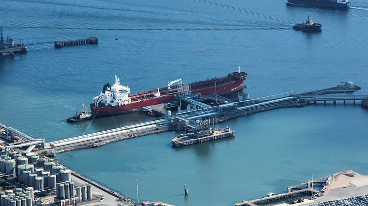 At berth 519 (where the red ship is located), LNG bunkering will become possible "pipe to jetty", via pipeline directly to the ships. Image: Port of Gothenburg Port Authority.