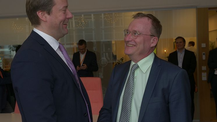 På bilden: Johan Lindehag, CEO på Ellevio och Jonas Arvidsson, vd på ONE Nordic.