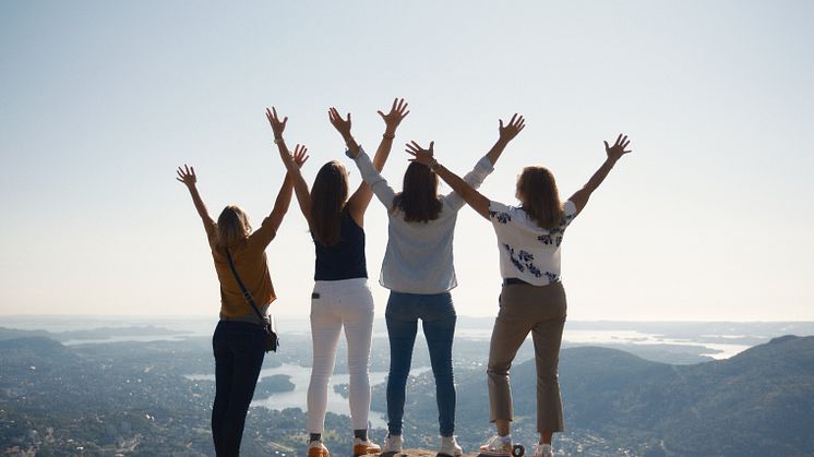 Women travelling together with friends. Photo: Matias Follo