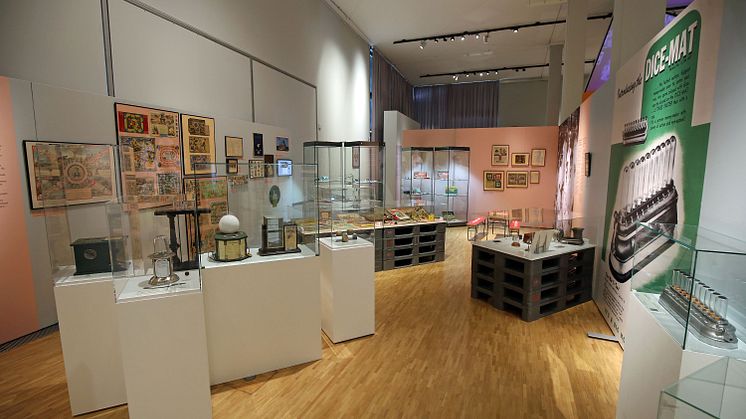8 - Die Welt als Würfel - Blick in die Ausstellung