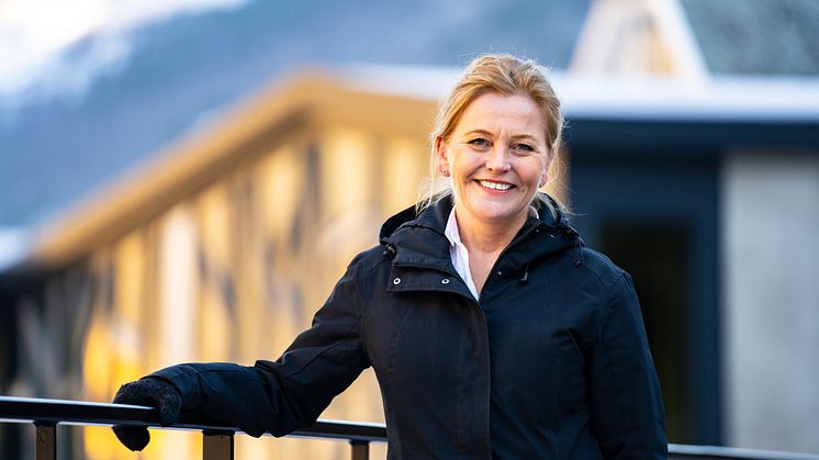 Solrun Hjelleflat gjev seg etter 10 år som leiar for Aurland Ressursutvikling og Norway's best AS.