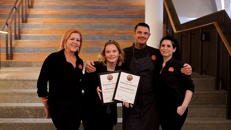 Alisa Kremic, Lina Lindhé, Eddy Sharki och Suada Jevremcevic var på plats för att ta emot Clarion Hotel® Sea Us två priser på Travel News Business Forum. 