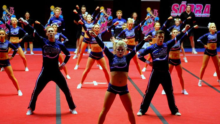 Upplev Cheerleading i världsklass den 14:e mars i Boråshallen 
