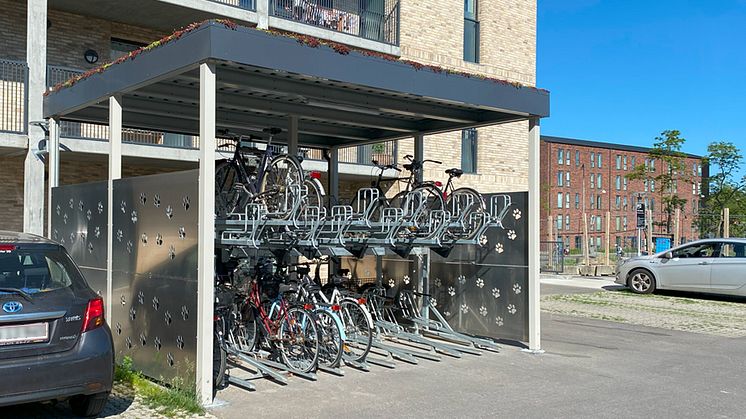 biobag-zenzo-cykeloverdaekning-med-cykelstativ-i-to-etager.jpg