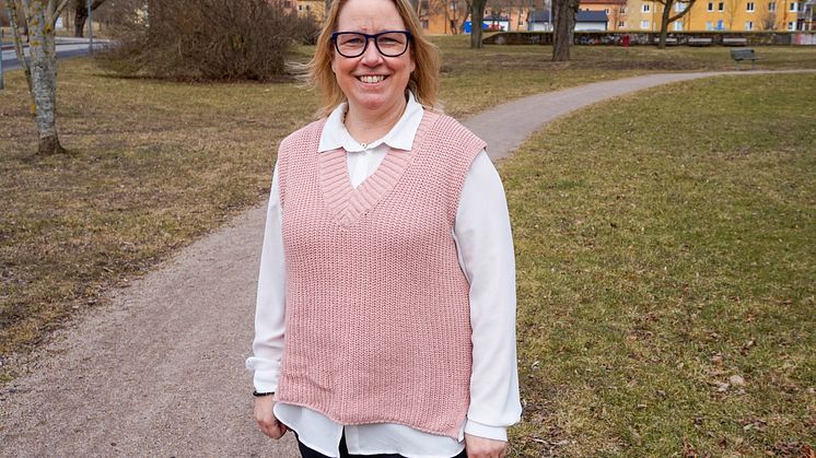 För att förstå utmaningarna inom vård och omsorg behöver vi titta närmare på ledarskapet, menar doktorand Marie Jönsson som arbetar med PERLE-studien.