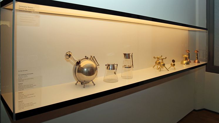 GRASSI Museum für Angewandte Kunst - Metallobjekte von Christopher Dresser 