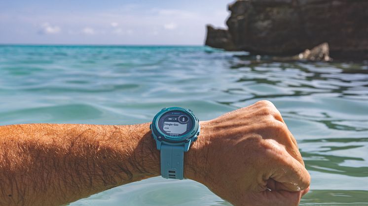 Descent G1 Solar - Ocean Edition, wrist