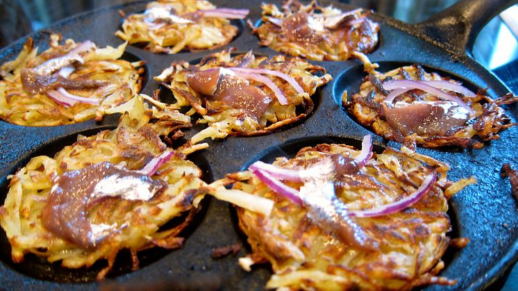 Månadens recept april - Råraka med ansjovis och rödlök