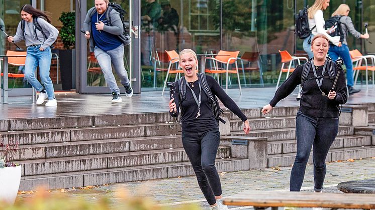 Upplägget för Hide and Seek Challenge var enkelt: tio studenter gömde sig på campus och den som blev hittad sist vann.