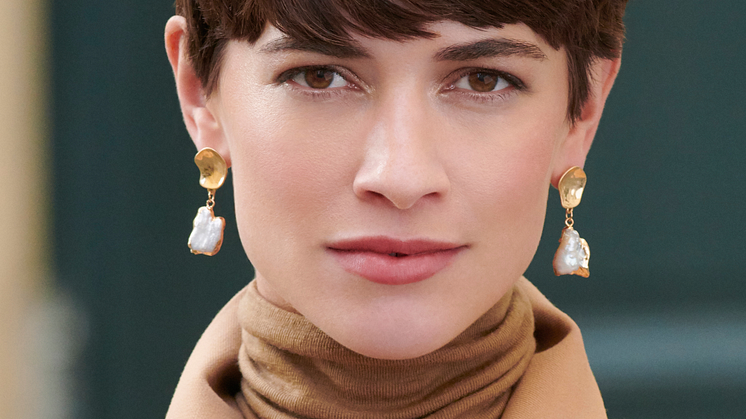 The pre-spring drop with everyday accessories and jewellery for this season is now available in stores and online.