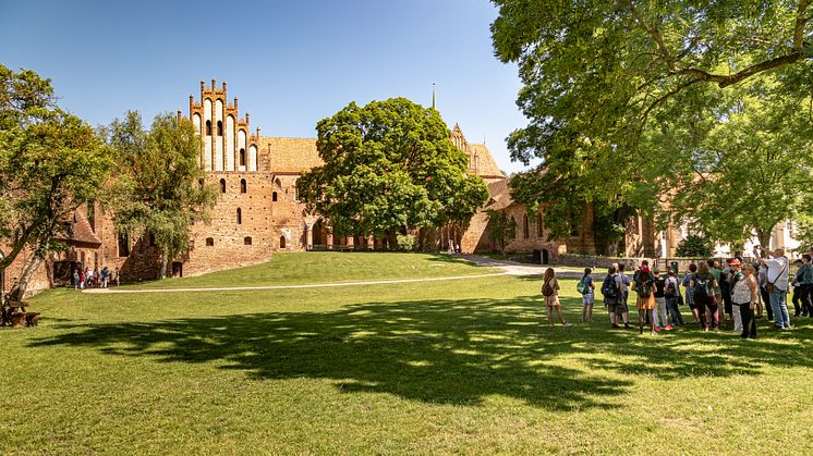 Kloster Chorin wird 750 Jahre alt. Wegen seiner Architektur, inmitten des UNESCO-Biosphärenreservats Schorfheide-Chorin, zählt das Bauwerk zu den beliebtesten Ausflugszielen im Land. Foto: TMB-Fotoarchiv/Steffen Lehmann.    