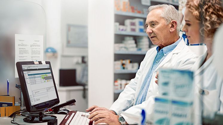 IMG4054_01_DK_Pharmacists-administering-medicine.jpg