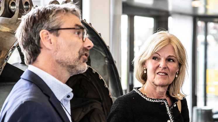 Joakim Andersson, GKN Aerospace och Utrikeshandelsminister Anna Hallberg under besöket