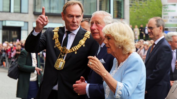 OB Burkhard Jung zusammen mit Prinz Charles und Herzogin Camilla in Leipzig - Foto Nathalie Hempel