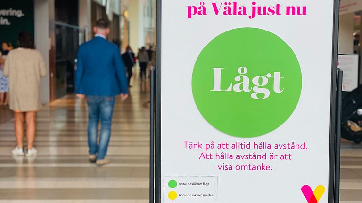 Skyltar i entréerna, som ger besökarna information om aktuellt besöksläge, är en av totalt 170 åtgärder som gjorts för att minska risken för smittspridning.