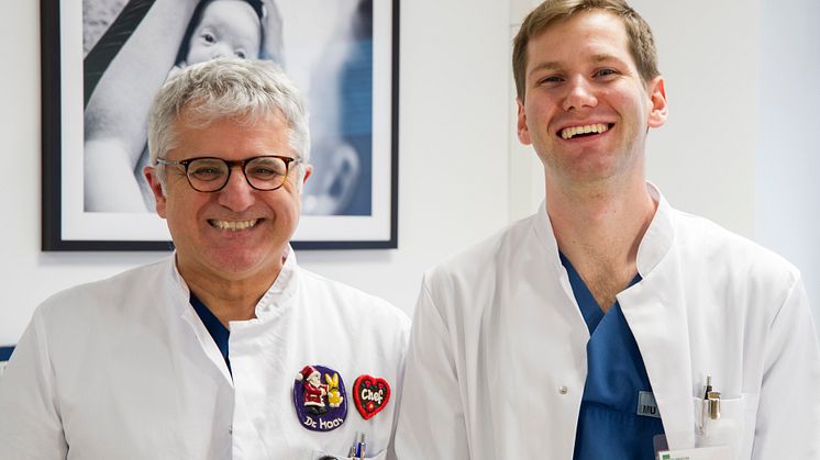 Spezialisten für junge Herzen: Der Leiter der EDUCATE-Studie Dr. Felix Oberhoffer (re.), Assistenzarzt, mit Prof. Dr. Nikolaus Haas, Klinikdirektor der Abteilung Kinderkardiologie und Pädiatrische Intensivmedizin am Klinikum der LMU München.