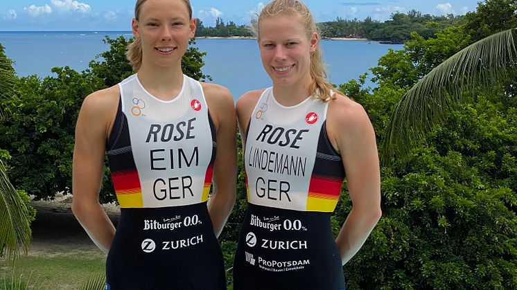 Nina Eim und Laura Lindemann von der Deutschen Triathlon Nationalmannschaft mit den Trikots der Saison 2020
