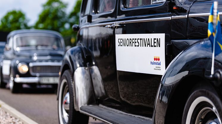 Närbild på kortegen från förra årets Seniorfestival. Fotograf: Joakim Leihed.