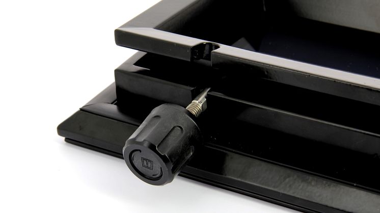 Hi-res image - VETUS - VETUS PL Series portlights with PPL2 knob detail