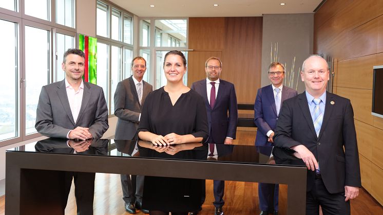 Mitglieder des Nachhaltigkeitsbeirats der Barmenia Versicherungen von links nach rechts: Jörg Weber, Prof. Dr. Thomas Meuser, Jun.-Prof. Alexandra Palzkill-Vorbeck, Prof. Carsten Herbes, Georg Schürmann, Dieter Brübach