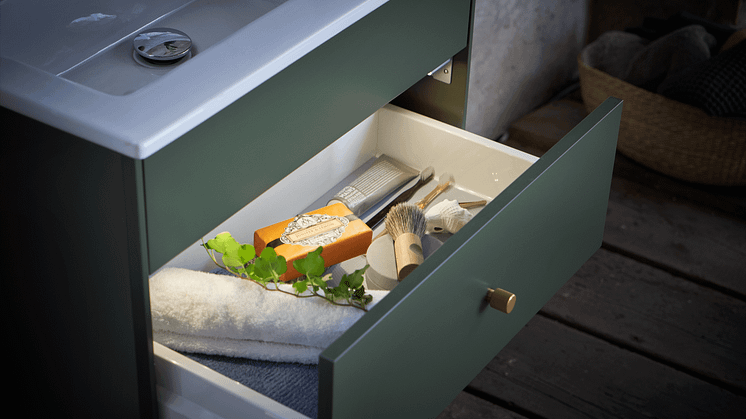 Graphic bathroom furniture, cabinet in green with modern knobs in brass. News September 2018