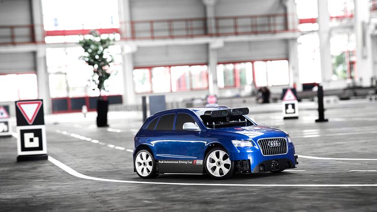Audi udfordrer studerende: Hvem kan bygge den bedste selvkørende modelbil?