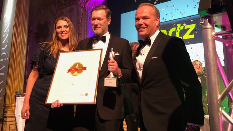 Patrik Idrén, HR-chef på Hertz Biluthyrning tar emot priset för "Årets Nytänkare" på Frannygalan 2018.