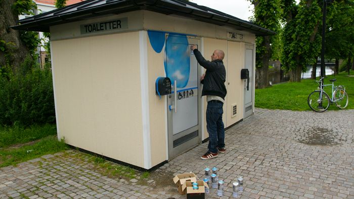 Offentliga toaletter i Uddevalla smyckas med graffiti