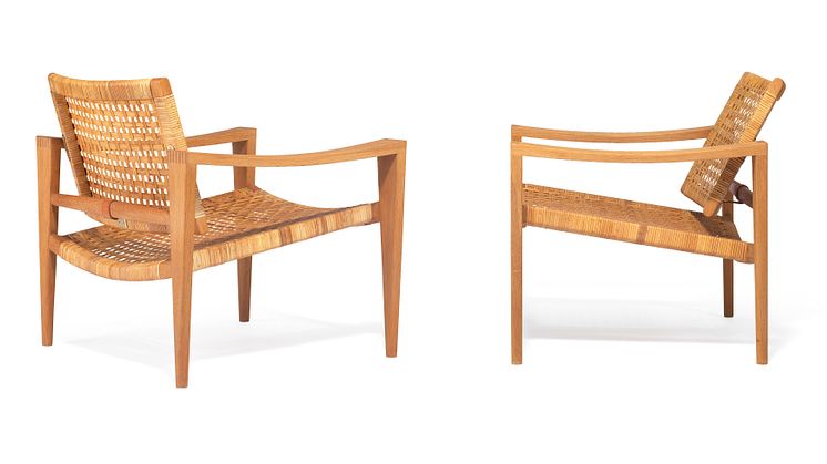 Hans J. Wegner- Et par sjældne Bukkestole af eg. Sæde og ryg udspændt med sjeneflet. Udført hos Johannes Hansen. Vurdering- 300.000-350.000 kr. Hammerslag- 500.000 kr.