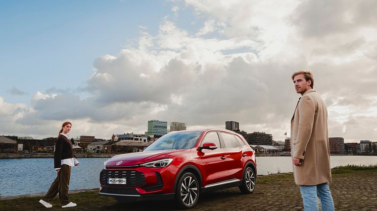 MG ZS HEV+with talent 3.jpg