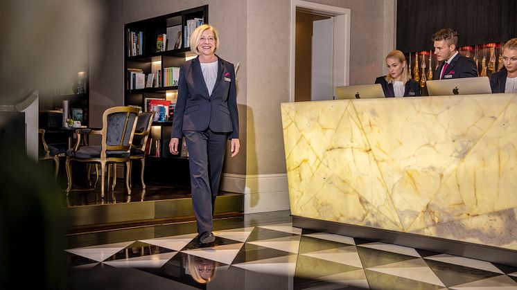 Brigitte Bernold im Hotel Schweizerhof, Bern 