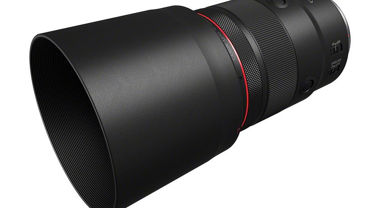 RF 135mm F1.8L IS USM_Front_Slant_with_hood[1]