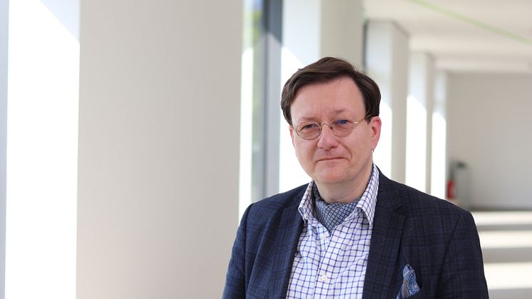 Prof. Dr. Jochen A. Bär ist Professor für Germanistische Sprachwissenschaft an der Universität Vechta