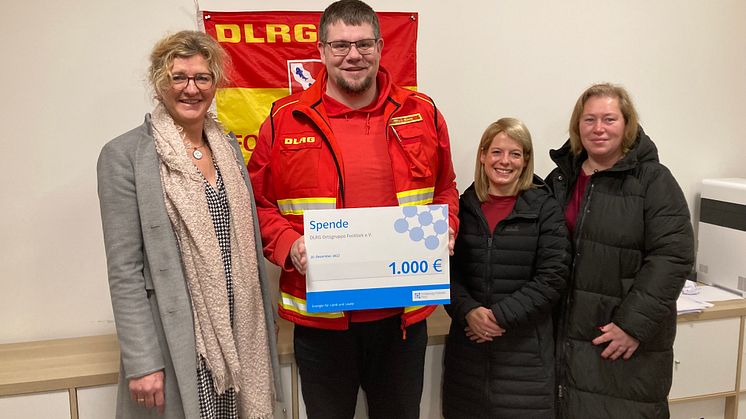 V.l.n.r. :Tanja Petersen, Bürgermeisterin Fockbek; Björn Kunz, DLRG Fockbek; Anne Nielsen, Kommunalbetreuerin SH Netz; Vanessa Thee, Betriebsrat; Foto: SH Netz 