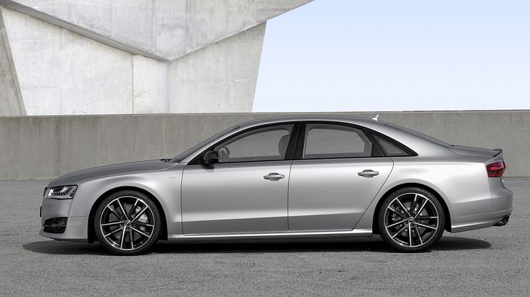 Audi S8 plus i Florett Silver matt static left side